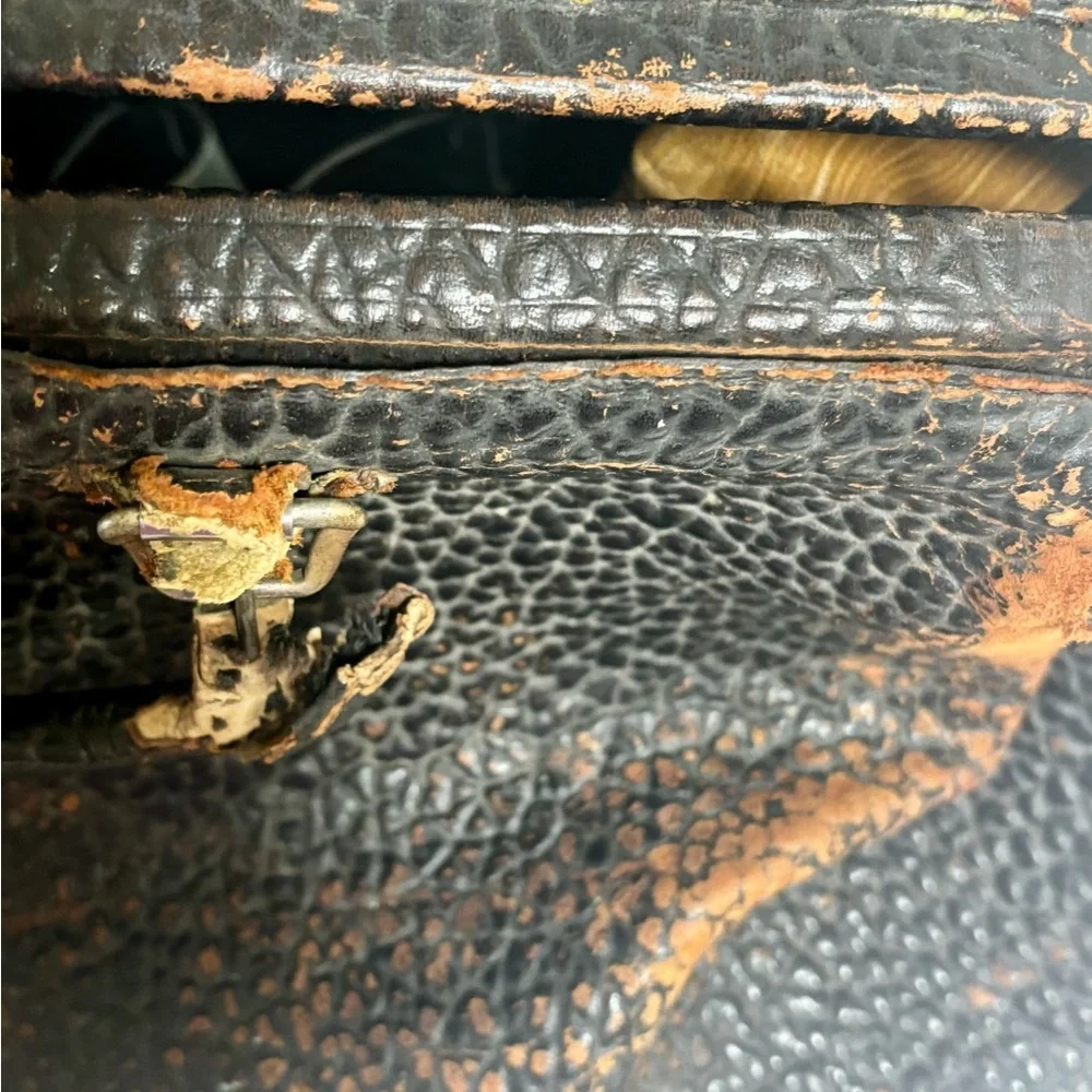 Vintage Leathers Doctors Bag Circa 1920s Leather Handles Lock Closure Bun Feet